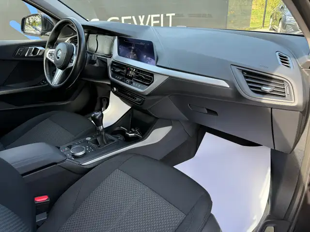 BMW 1 Series view 5