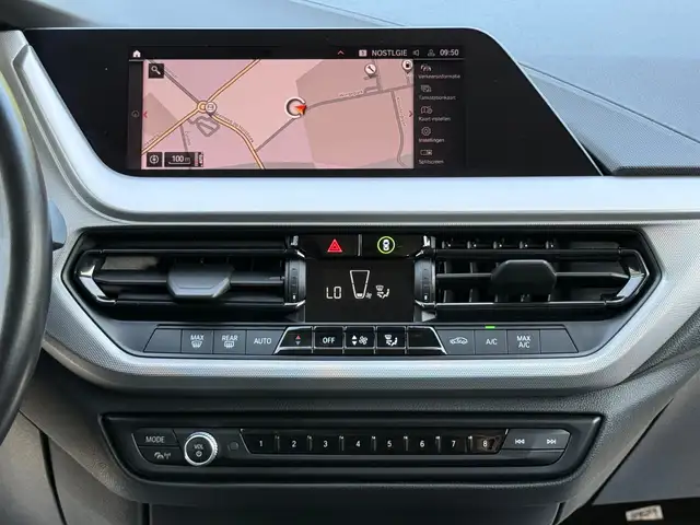 BMW 1 Series view 11