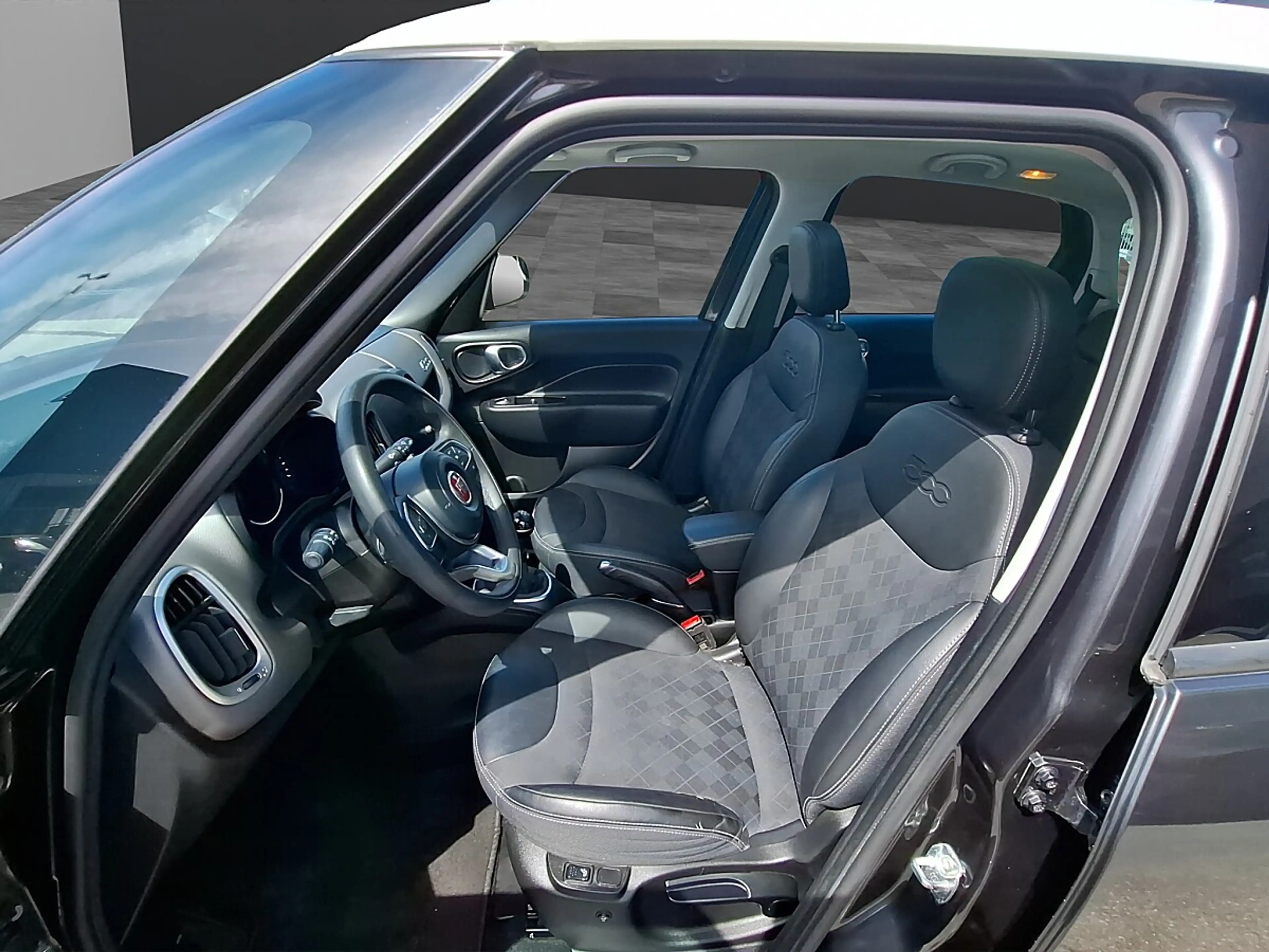 Fiat 500L 1,6 MultiJet II 120 Start&Stop Lounge — photo 9