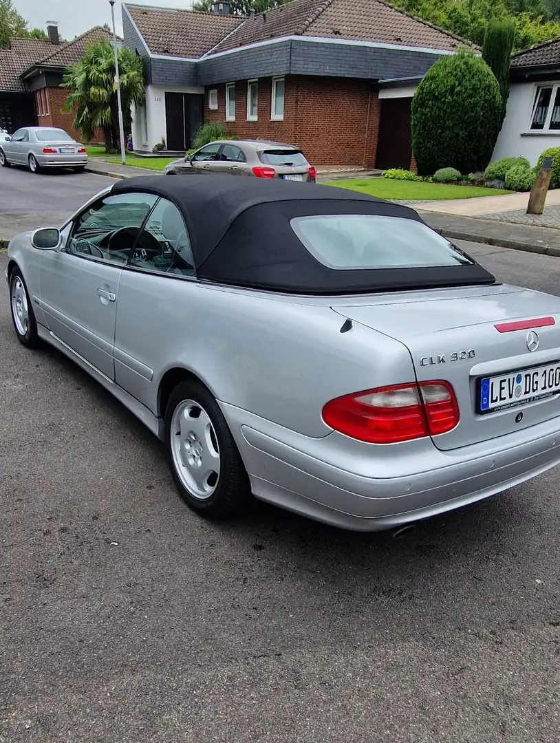 Mercedes-Benz CLK 320 Cabrio Elegance Zilver - 2