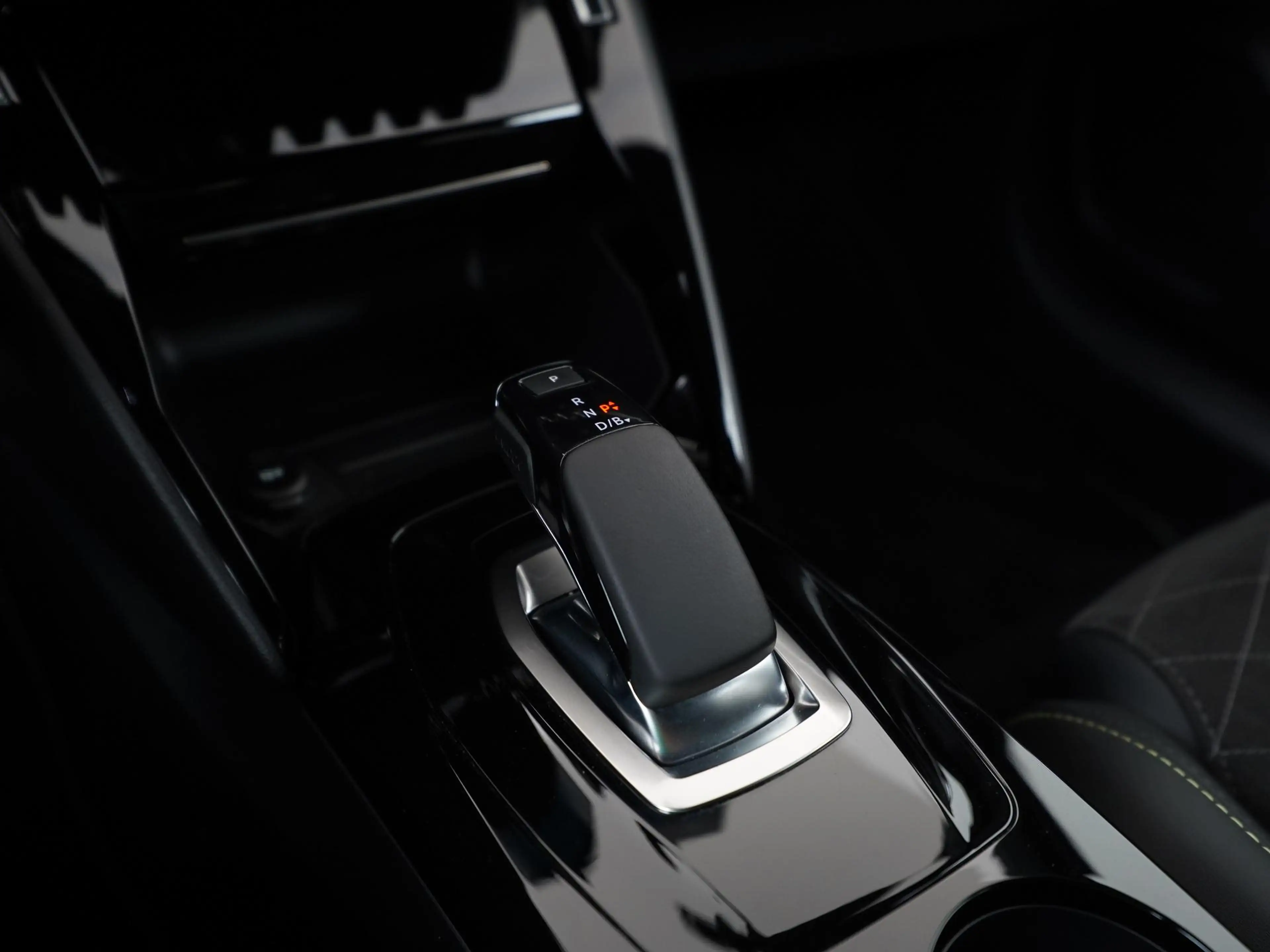 Peugeot e-208 EV GT Pack 50 kWh | SOH 99% | 3 Fase | Zondag Open — photo 11