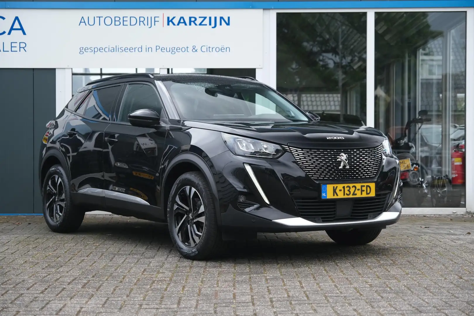 Peugeot 2008 1.2 PureTech Allure Schwarz - 2