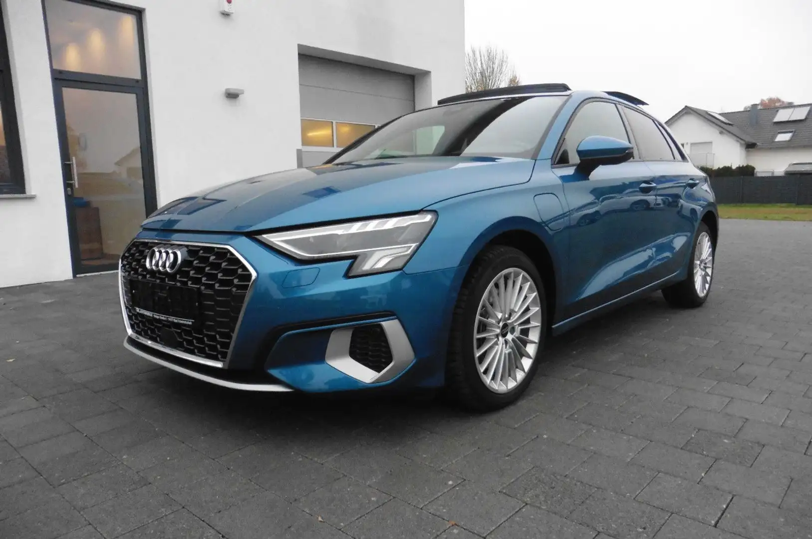 Audi A3 Sportback 40 TFSI e advanced Panorama* Blau - 1