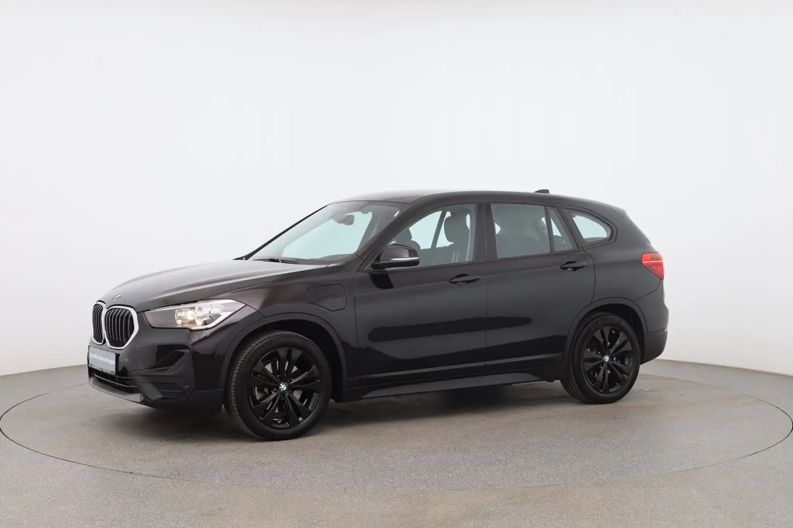 BMW X1 xDrive 25e Schwarz - 2