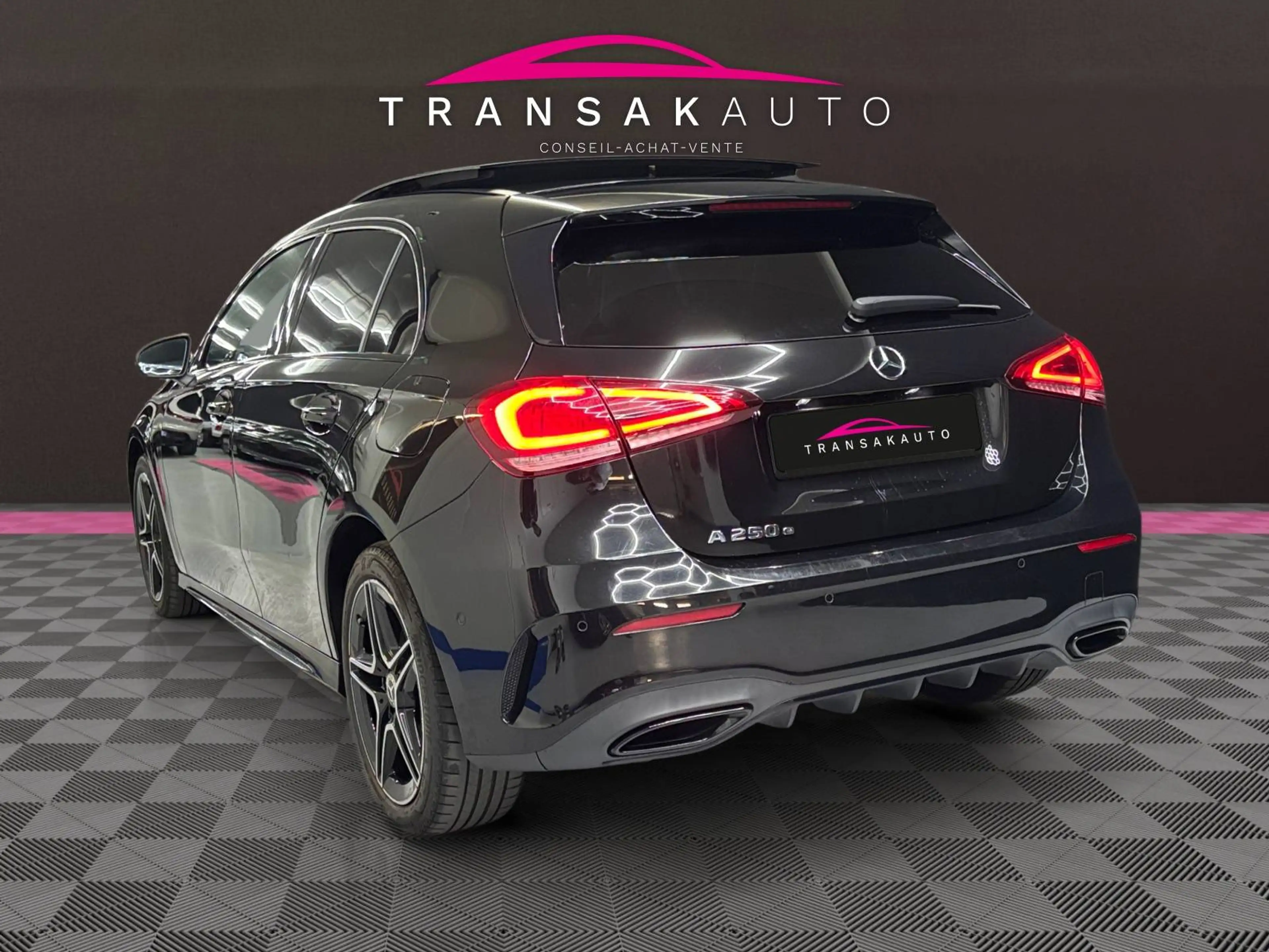 Mercedes-Benz A 250 A 250 e PHEV Pack AMG / Toit Pano / Garantie 12 MOIS — photo 2