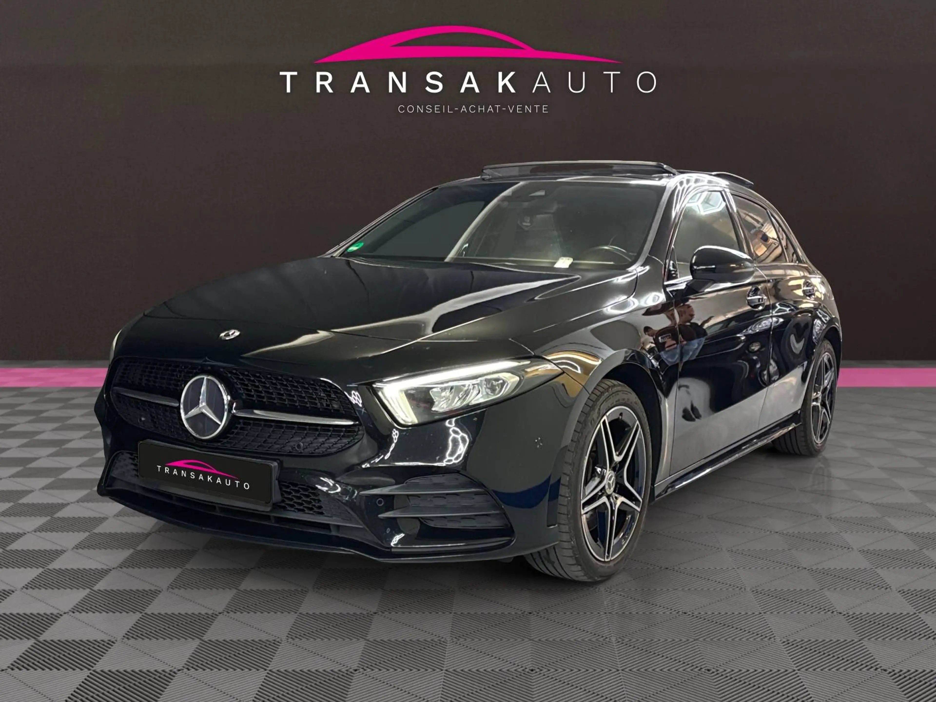 Mercedes-Benz A 250 A 250 e PHEV Pack AMG / Toit Pano / Garantie 12 MOIS