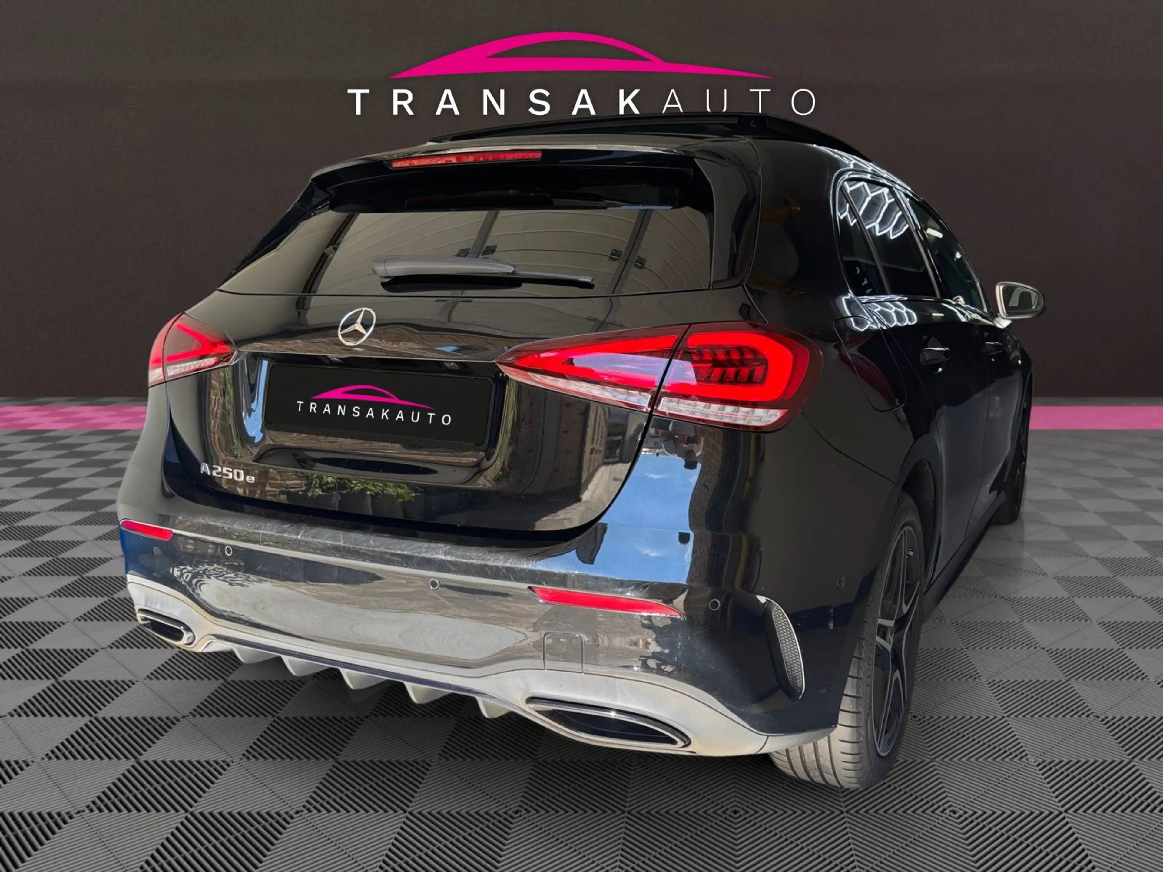 Mercedes-Benz A 250 A 250 e PHEV Pack AMG / Toit Pano / Garantie 12 MOIS — photo 4