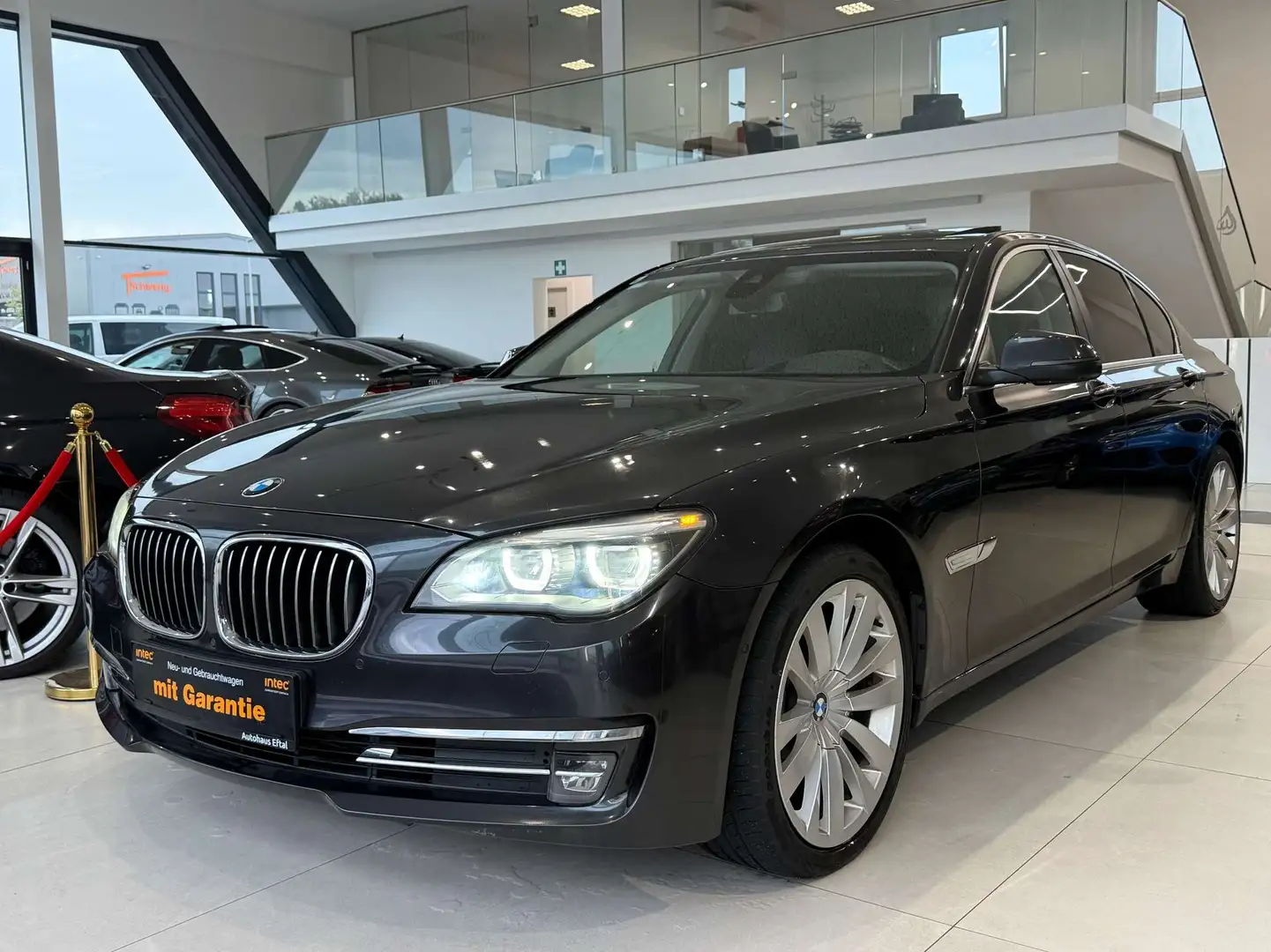 BMW 740 d xDrive Aut.*NAVI*XENON*LEDER*SITZHZG*KREDIT** Grau - 2