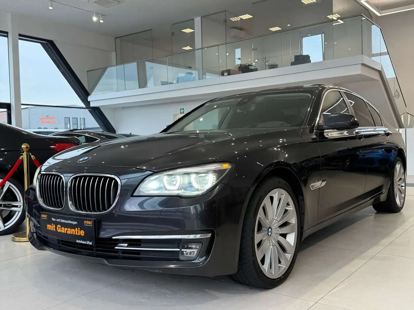 BMW 740 d xDrive Aut.*NAVI*XENON*LEDER*SITZHZG*KREDIT** Grau - 1
