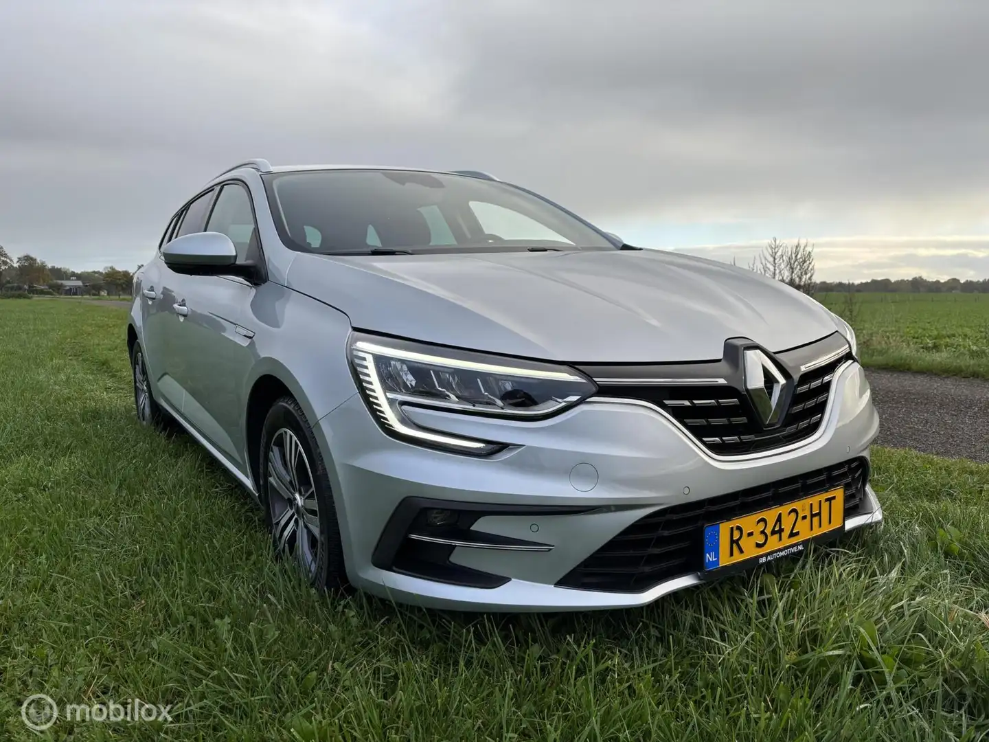 Renault Megane Estate 1.3 TCe Intens 1-EIG NL-Auto Veel Opties Grijs - 2