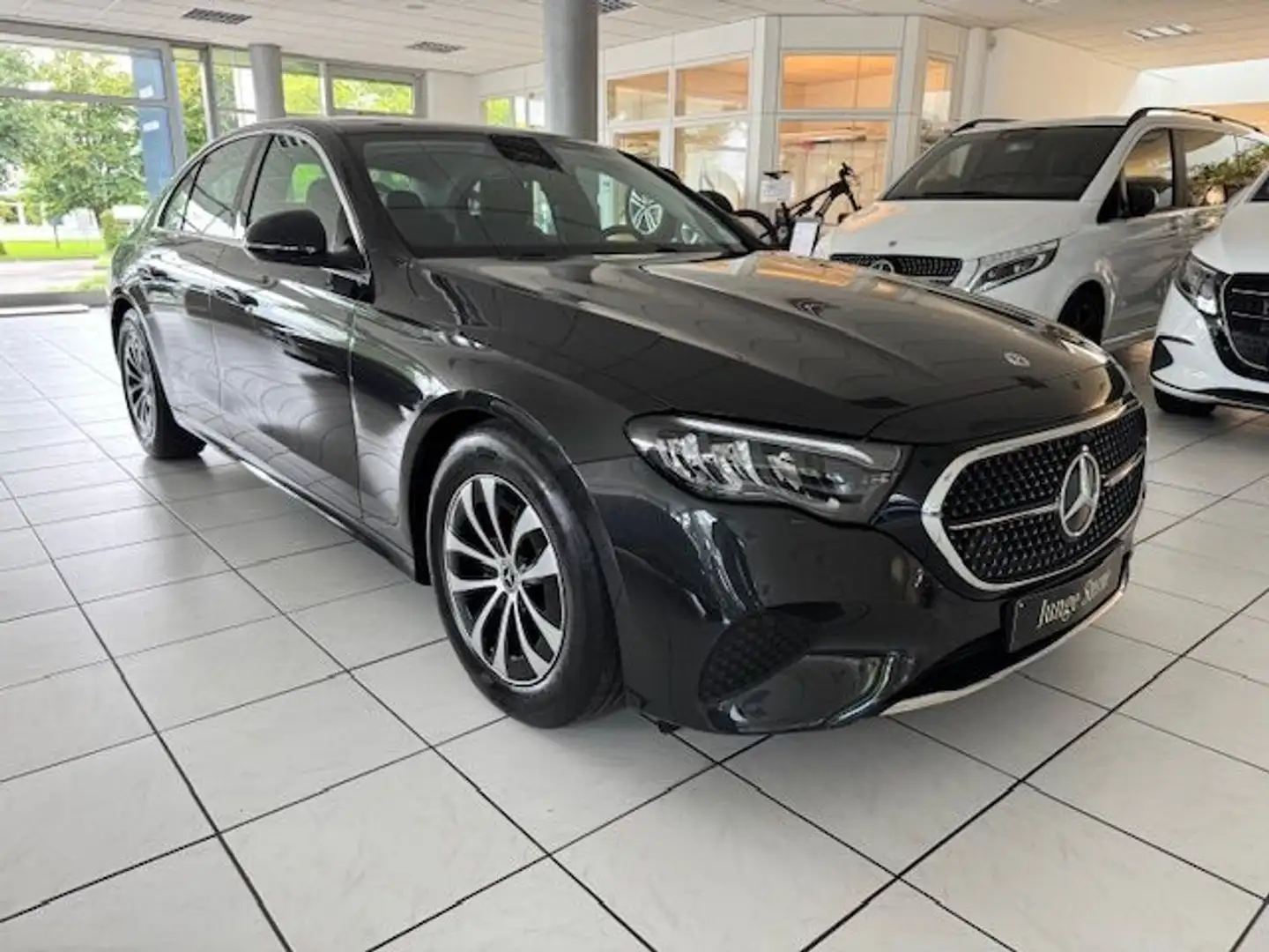 Mercedes-Benz E 220 d Limo Avantgarde No Rental Distronic Keyl Grau - 2