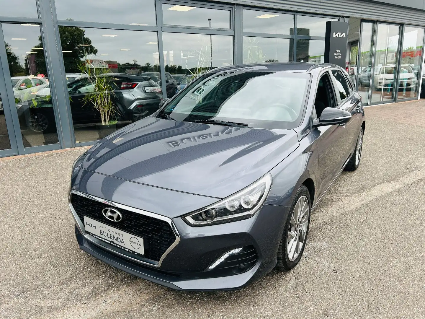 Hyundai i30 1.4 T-GDI Automatik Passion + Navi AWR Grijs - 2