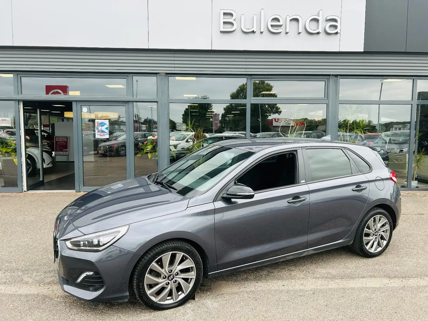 Hyundai i30 1.4 T-GDI Automatik Passion + Navi AWR Grijs - 1