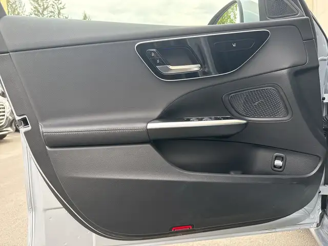 Mercedes-Benz C-Class view 11