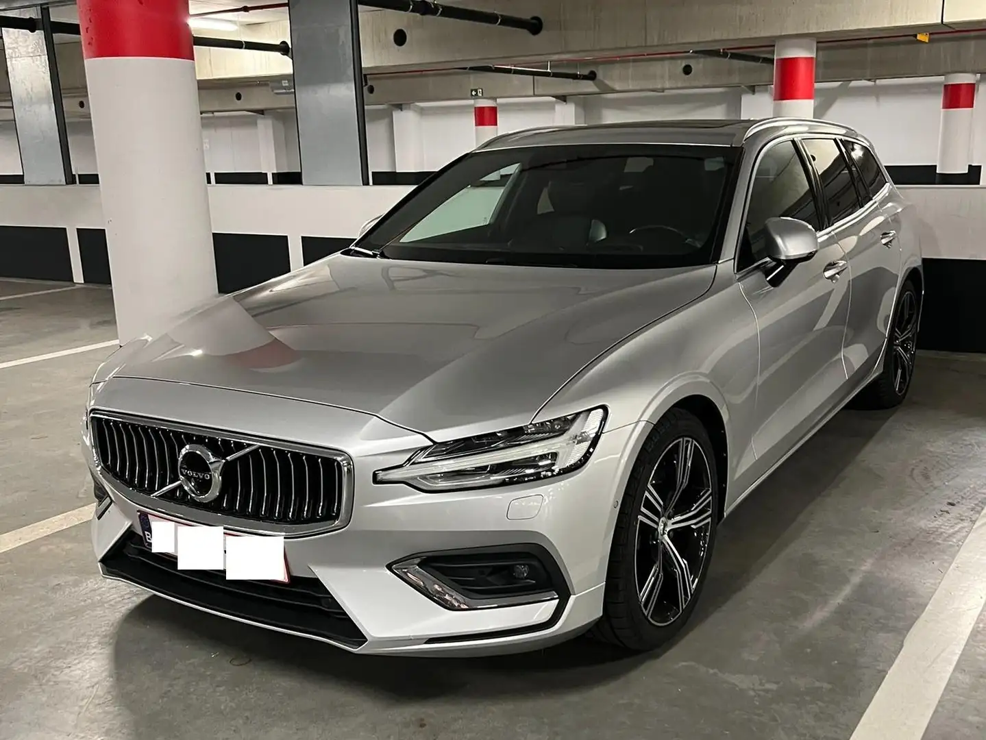 Volvo V60 V60 T6 AWD Geartronic Inscription Zilver - 1