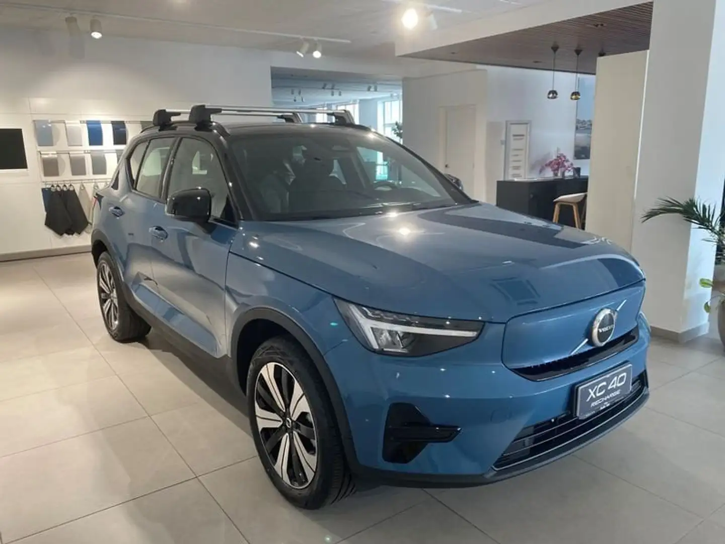 Volvo XC40 Recharge Pure Electric Twin Motor AWD Plus Blue - 2