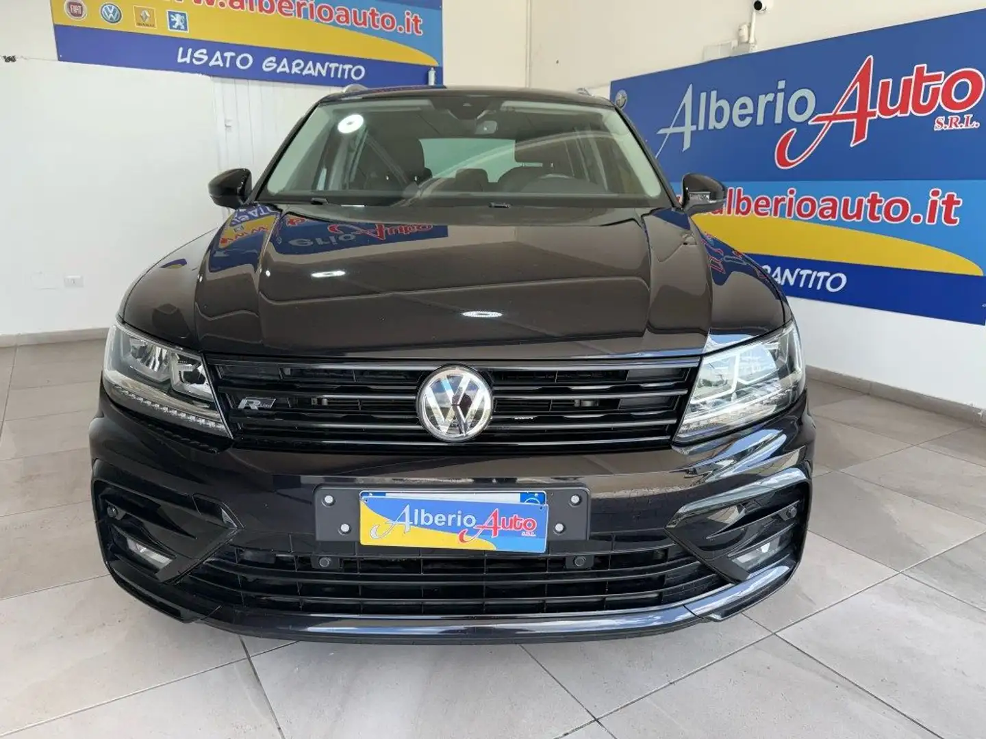 Volkswagen Tiguan 1.6 TDI SCR Sport BM Technology R-Line *90.000 KM* Zwart - 2
