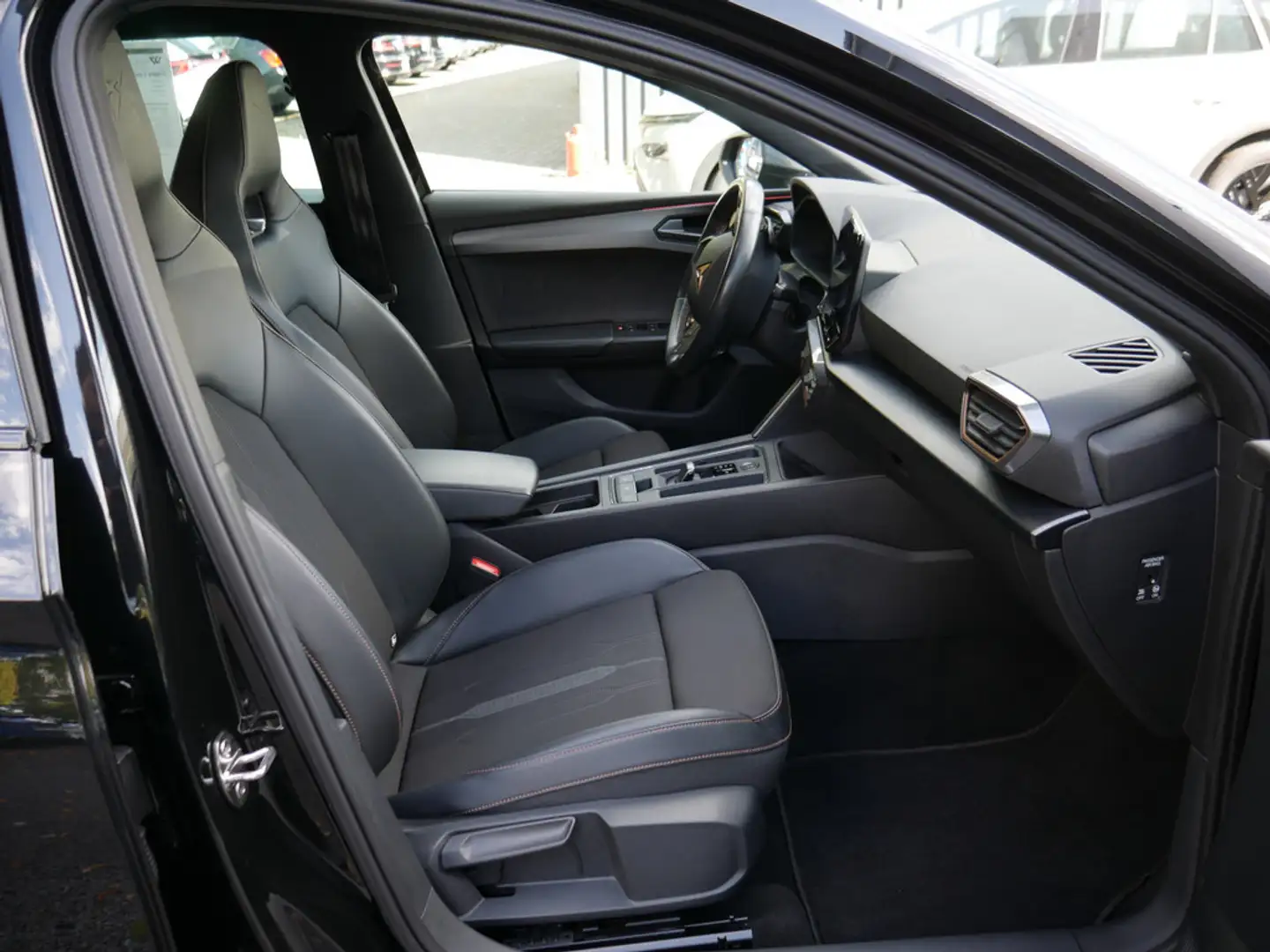 CUPRA Leon Sportstourer 2.0 TSI VZ 4Drive ACC LED Schwarz - 2