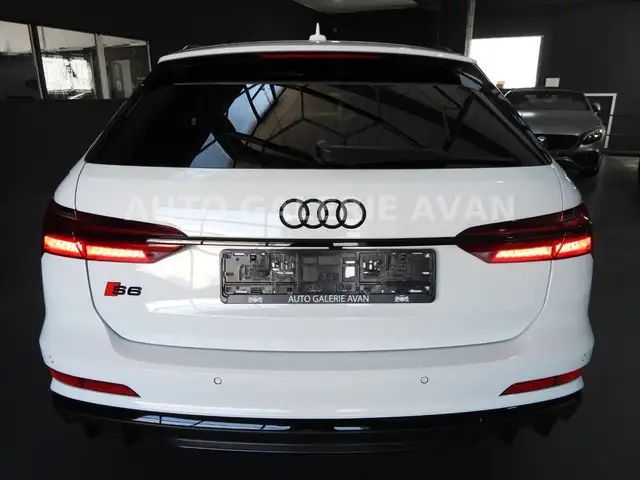 Audi S6 view 5