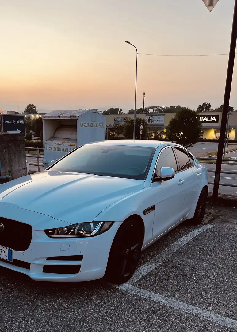 Jaguar XE 2.0d 180cv automatica - 2