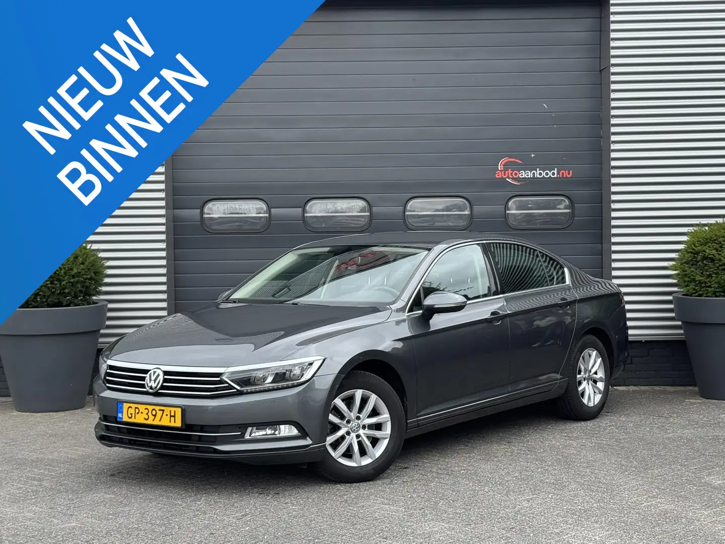 Volkswagen Passat 1.4 TSI ACT Comfortline | Navigatie | Trekhaak | L Grijs - 1