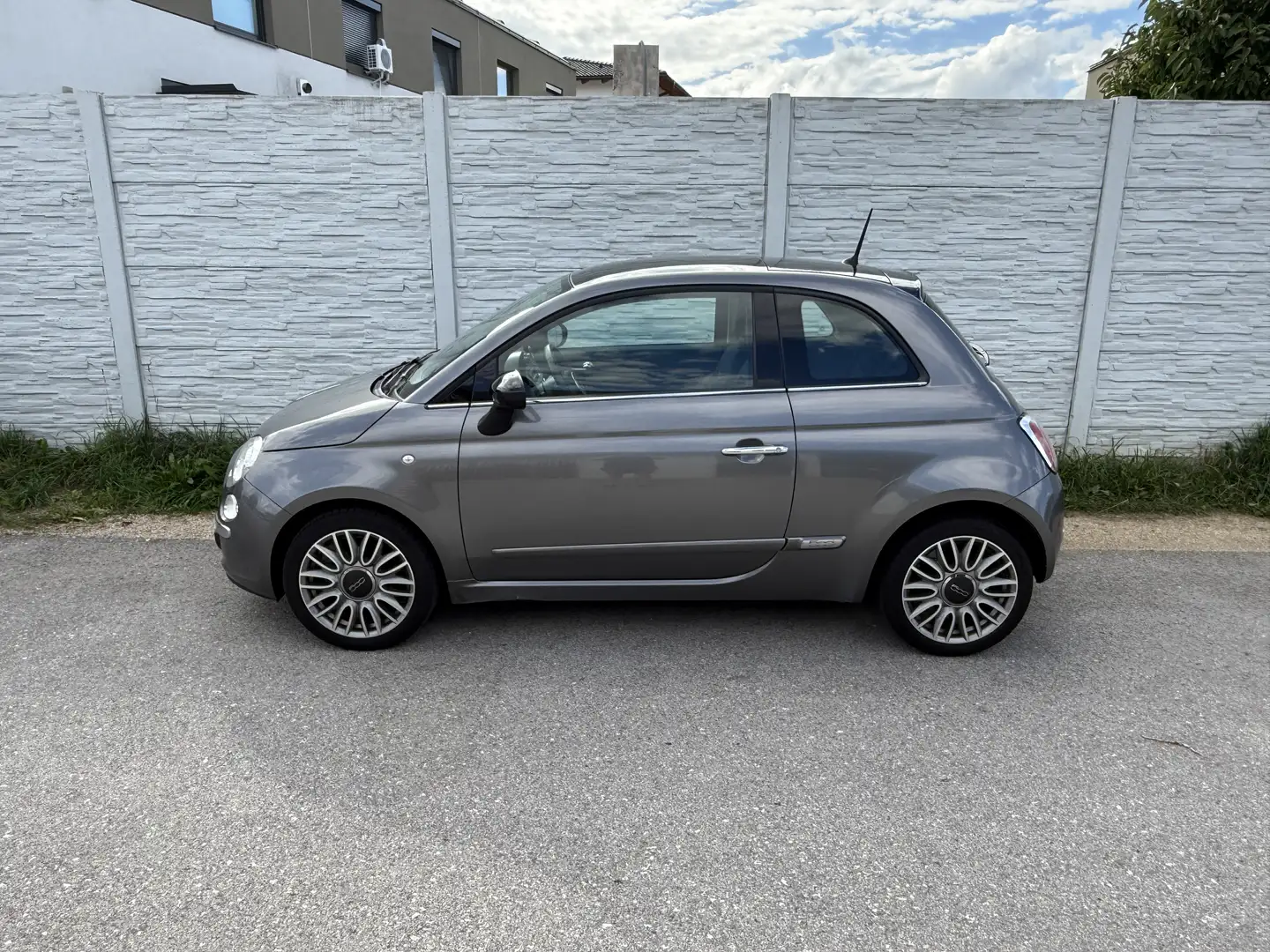 Fiat 500 1,2 69 Lounge Grau - 2