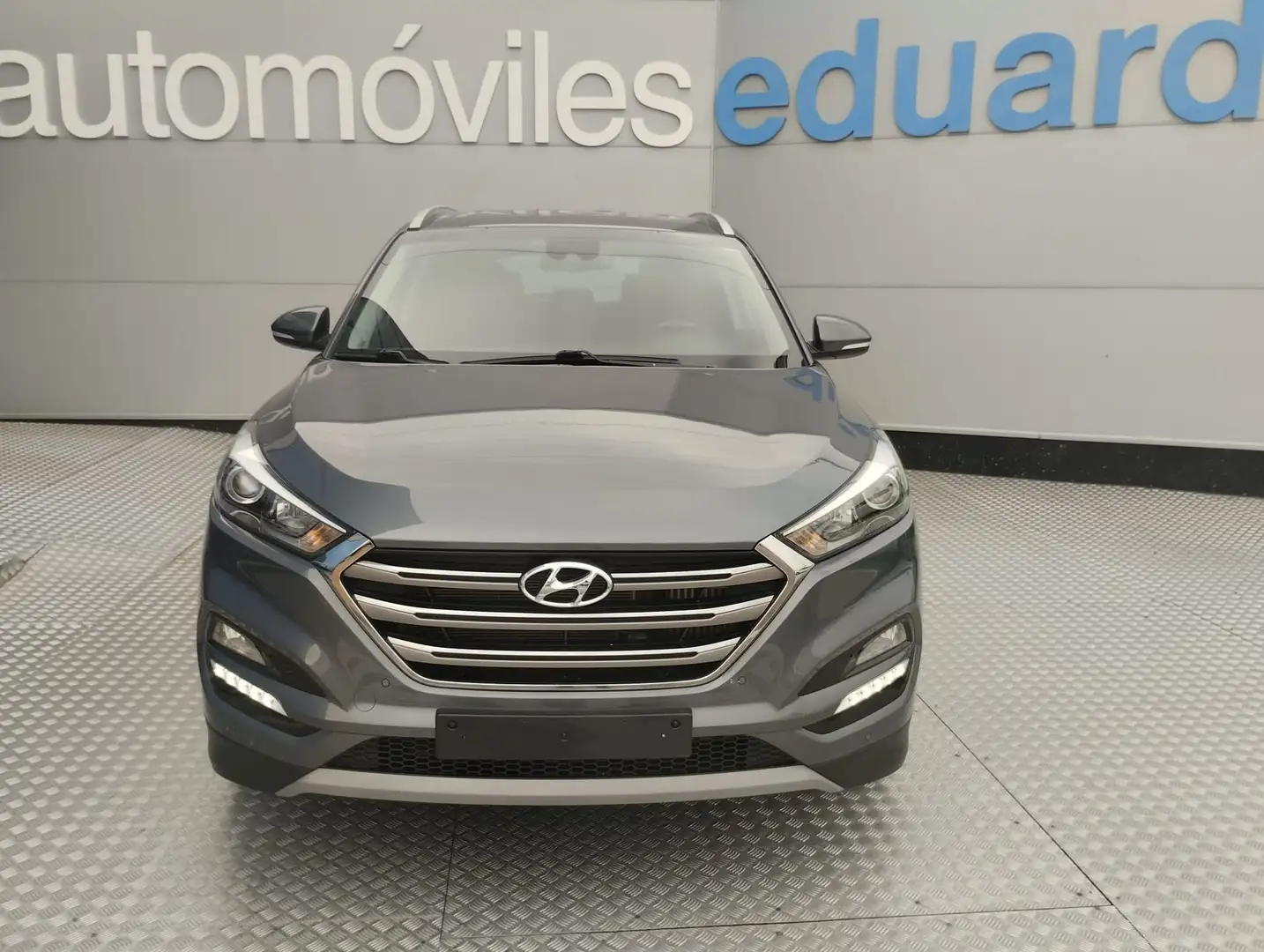 Hyundai TUCSON 1.7CRDI BD Tecno Sky 4x2 Gris - 2