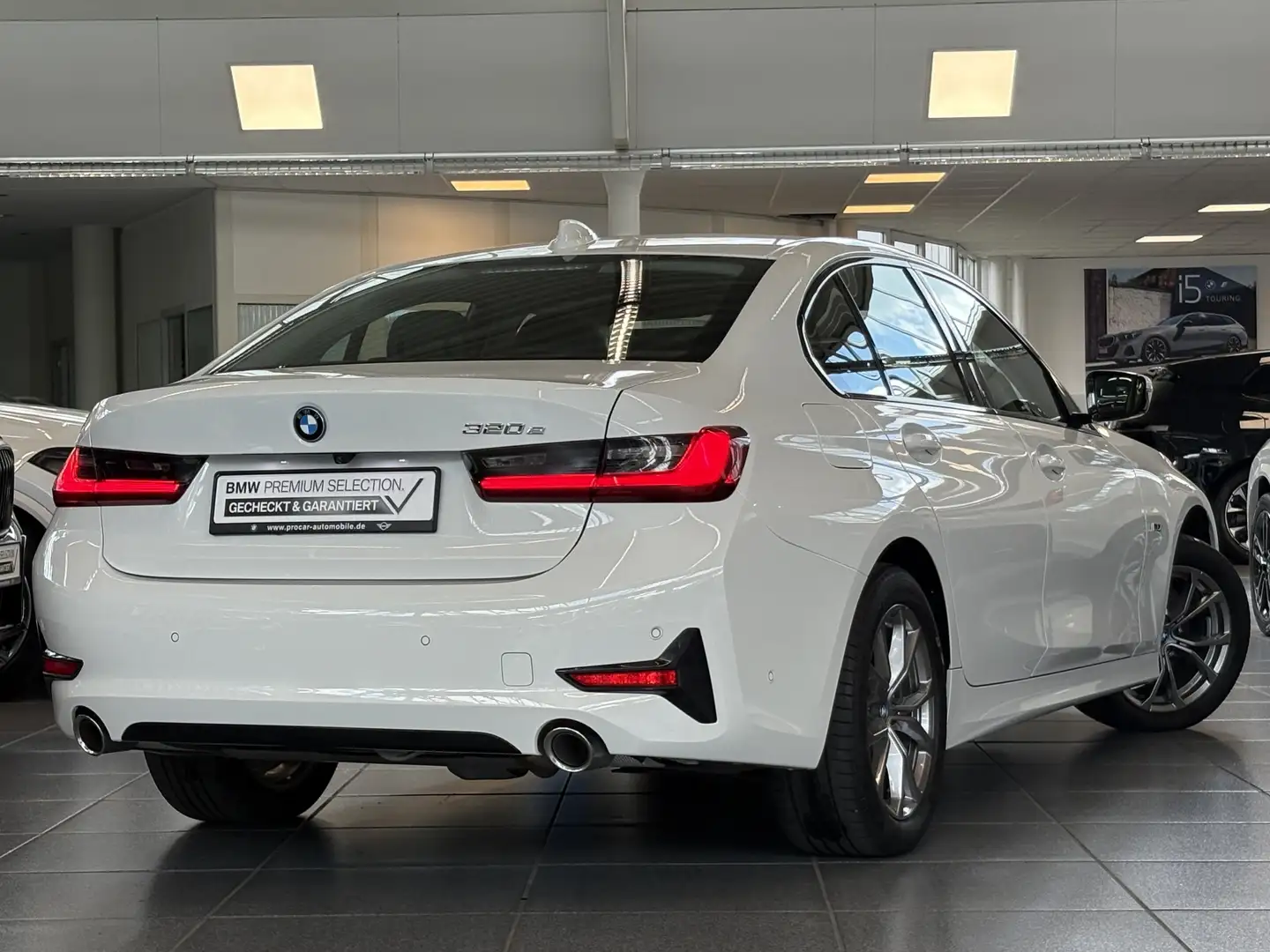 BMW 320 e Sport Line PA RFK AHK Shz DAB WLAN CarPlay Biały - 2