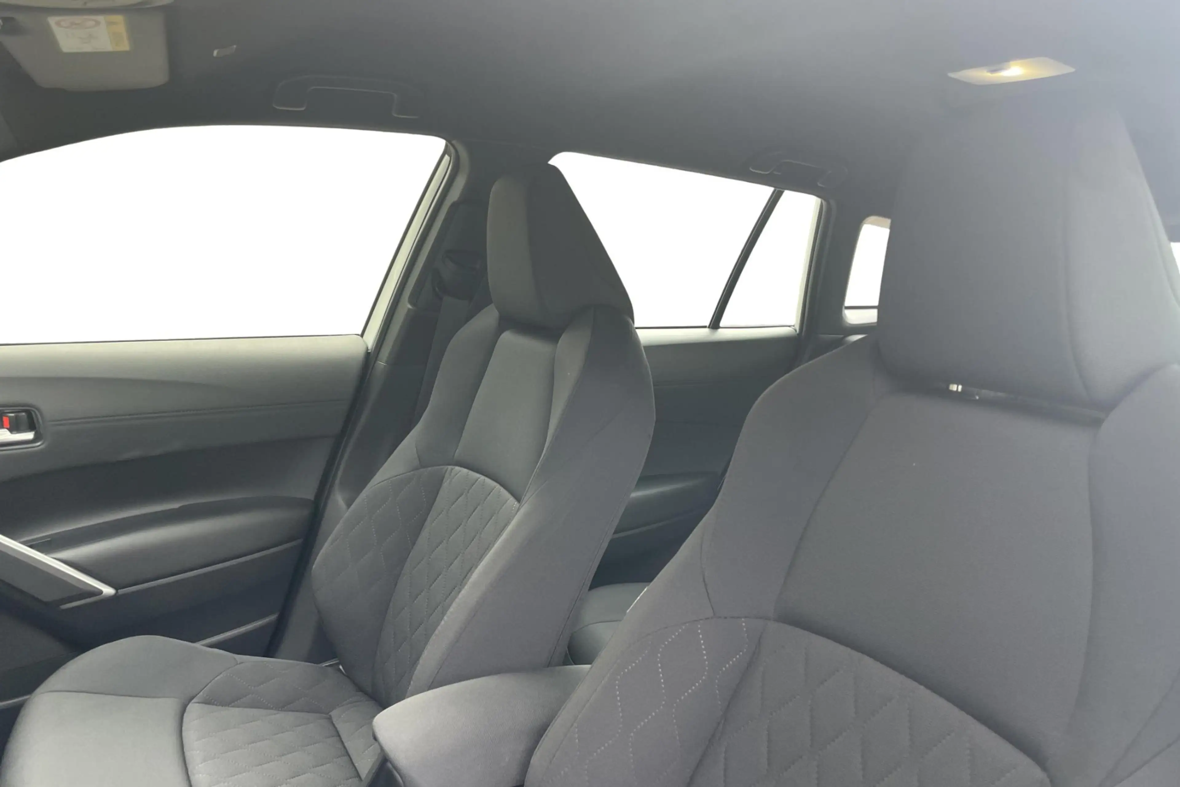 Toyota Corolla Cross 1.8 Hybrid Dynamic — photo 15