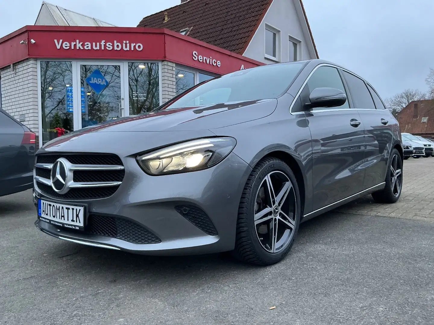 Mercedes-Benz B 180 Automatik Progessive Kamera Navi LED Grau - 1