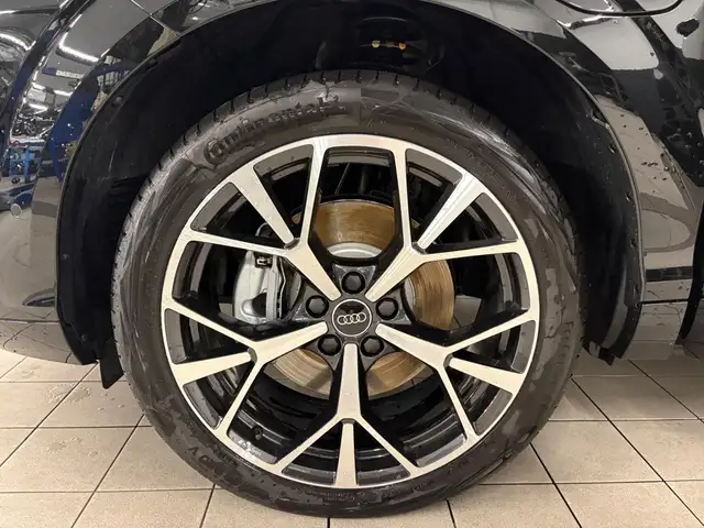 Audi Q3 view 5