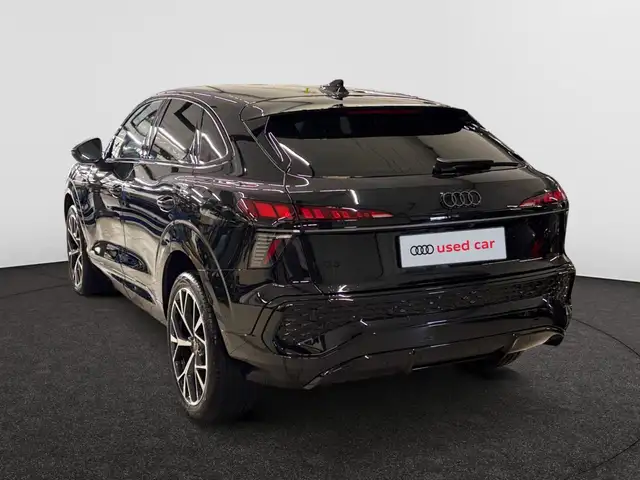 Audi Q3 view 3