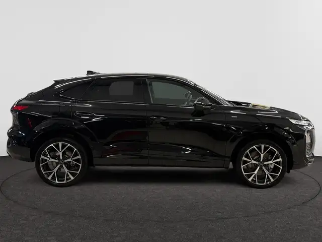 Audi Q3 view 14