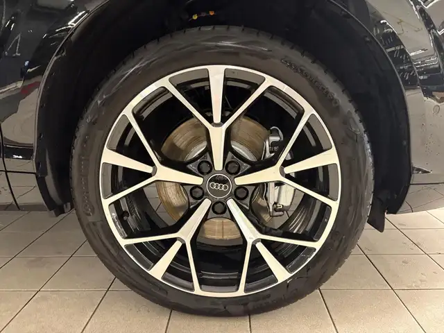 Audi Q3 view 4