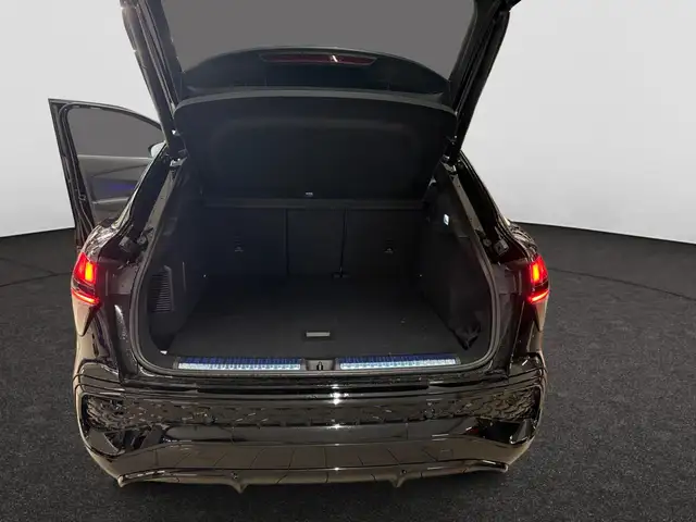 Audi Q3 view 7
