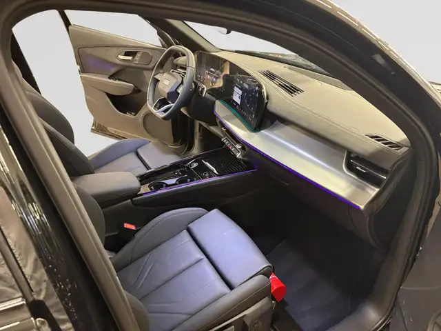 Audi Q3 view 10