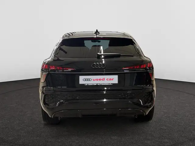 Audi Q3 view 12