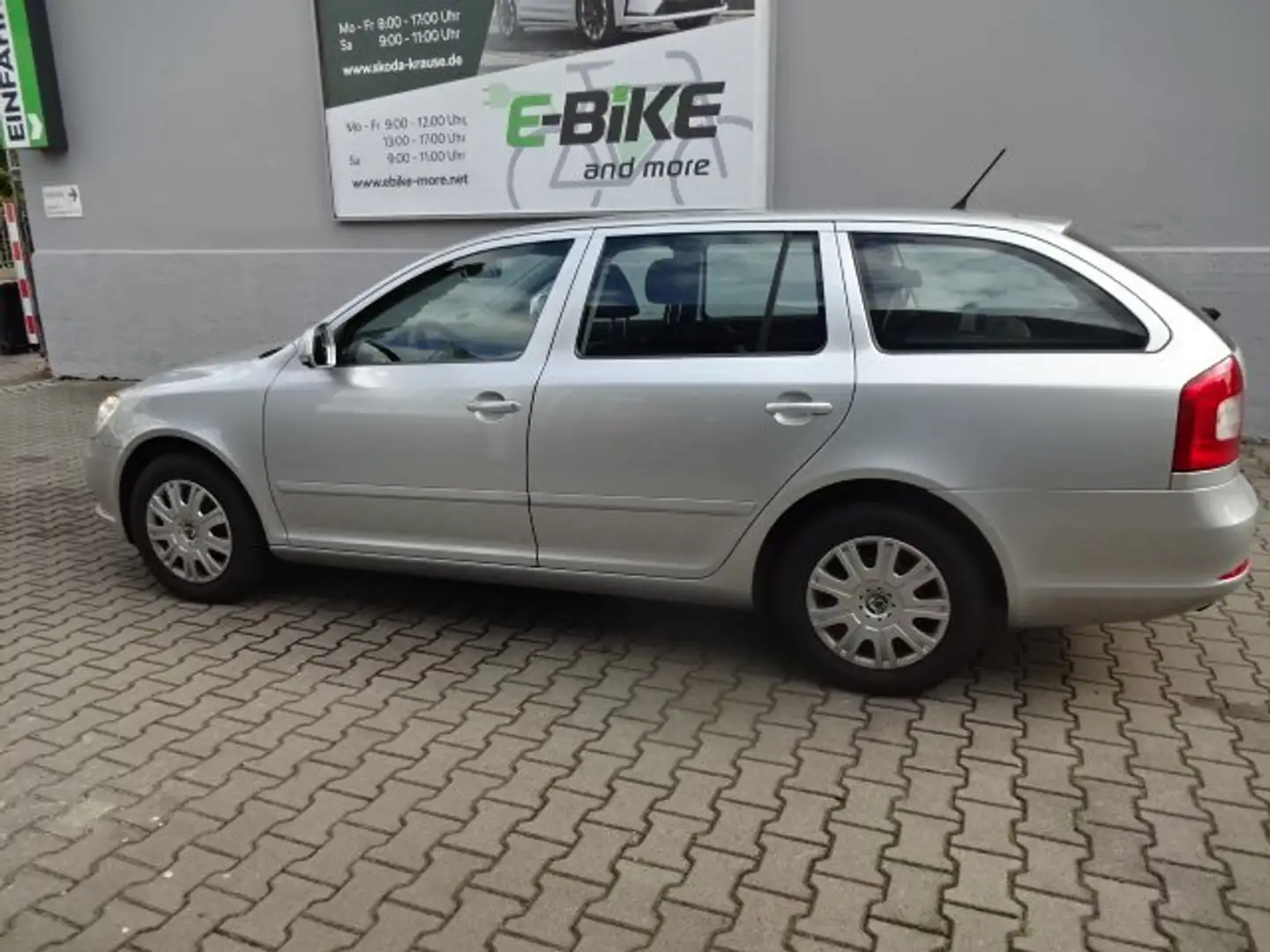Skoda Octavia Combi 1.6 Elegance Plateado - 1