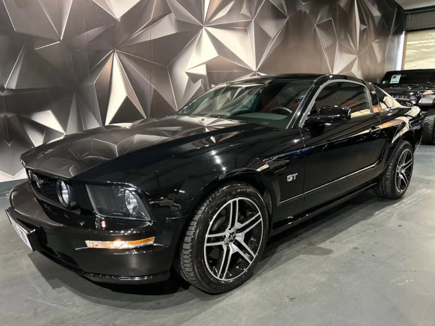 Ford Mustang 4.6 V8 305 CH Noir - 1