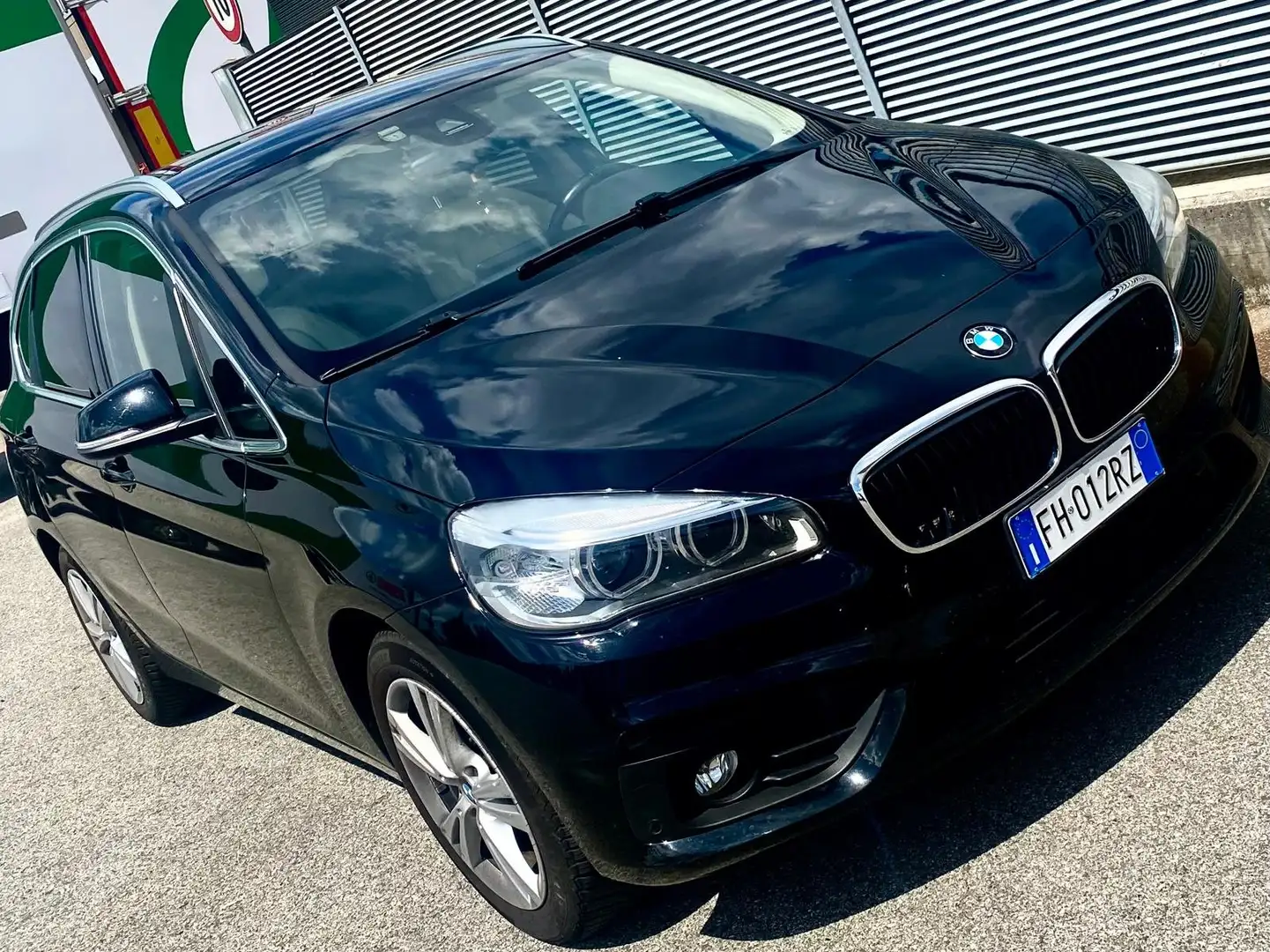 BMW 216 216d Active Tourer Luxury auto Černá - 2