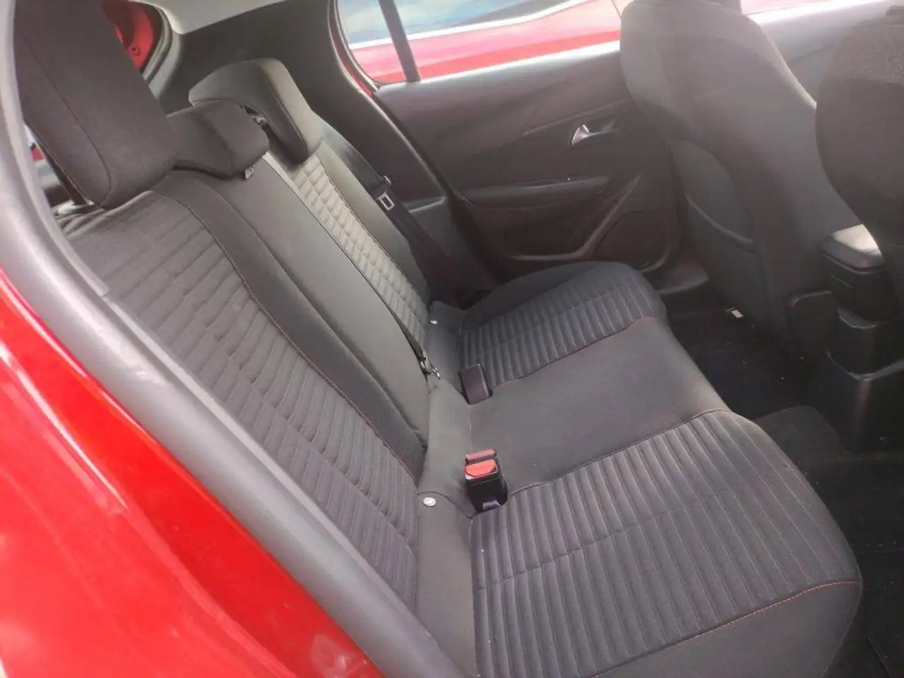 Peugeot 208 208 — photo 14