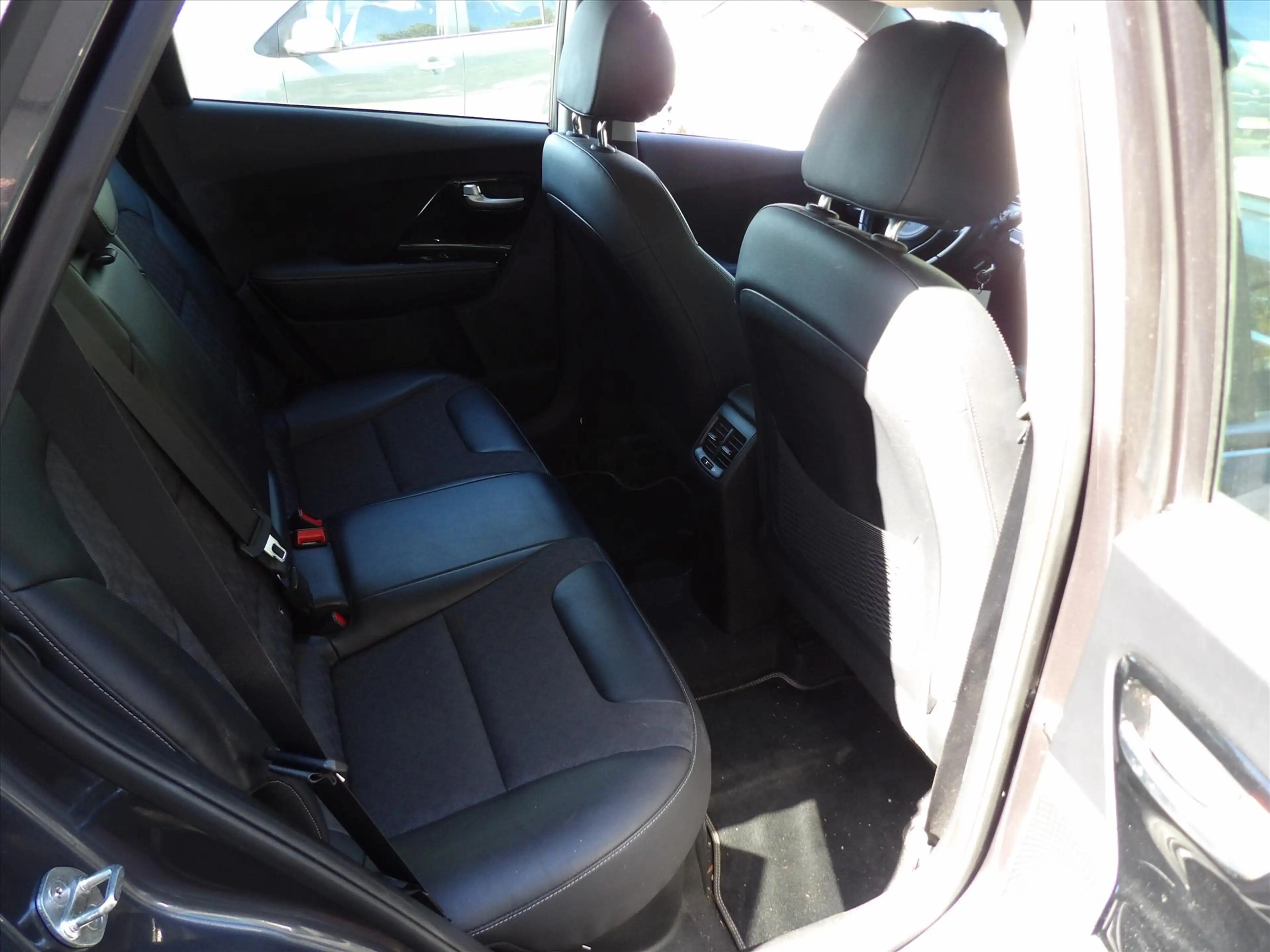 Kia Niro 1.6 GDi Hybrid AUTOMAAT DynamicLine Org. Ned. — photo 20