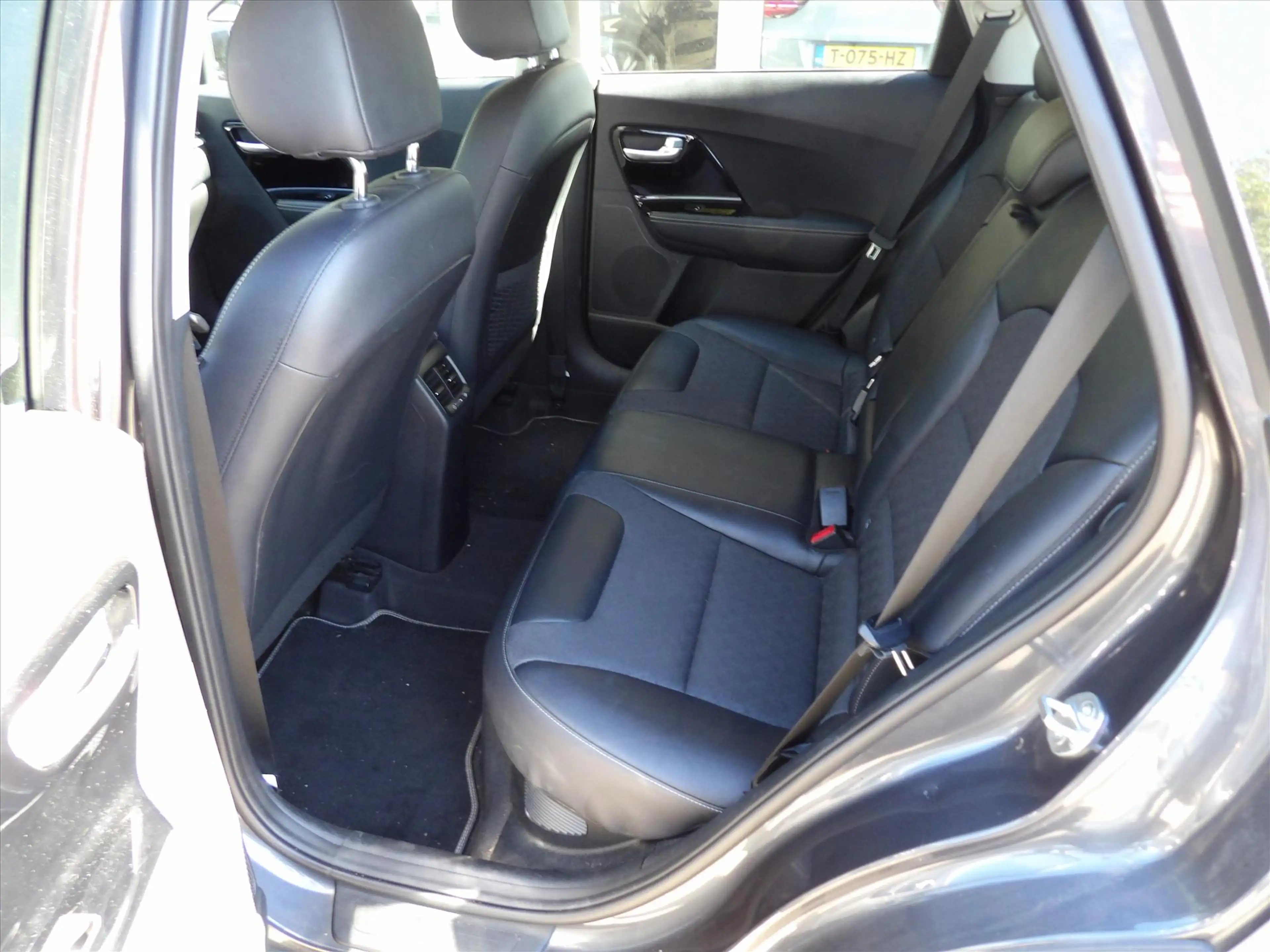 Kia Niro 1.6 GDi Hybrid AUTOMAAT DynamicLine Org. Ned. — photo 9