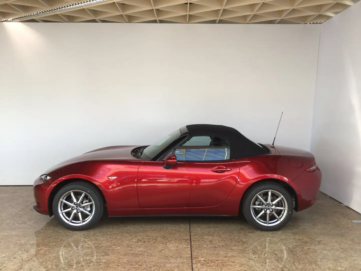 Mazda MX-5 MX-5 1.5 SKYACTIV-G 132 Exclusive-Line (EURO 6e) Красный - 2