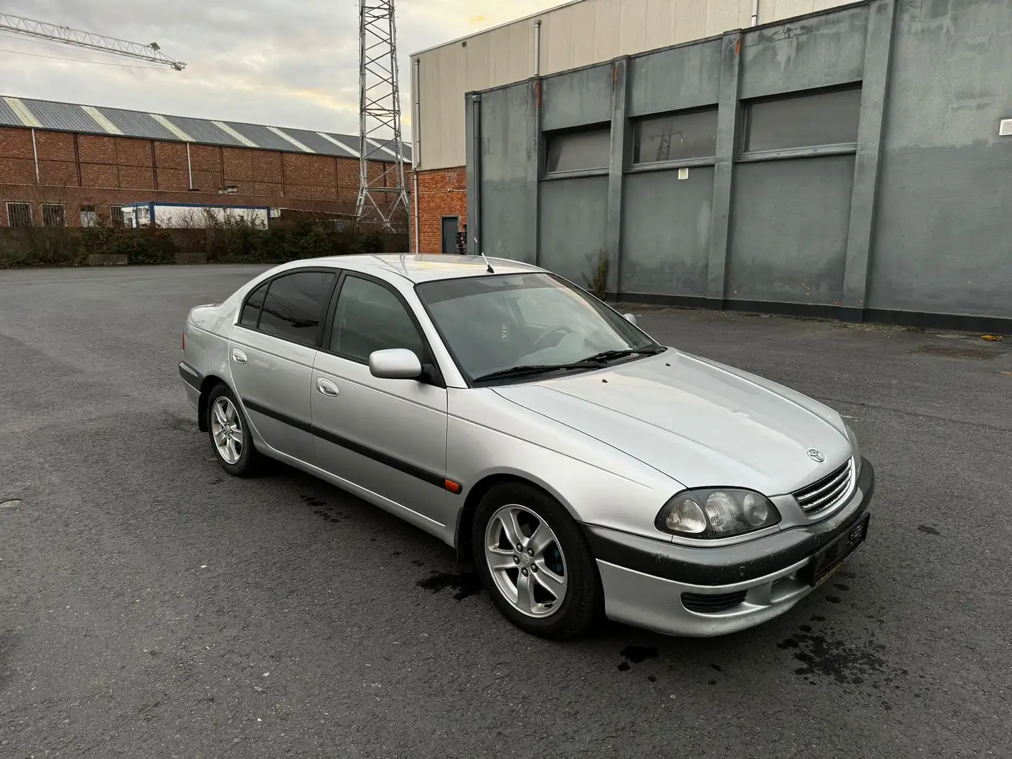 Toyota Avensis 1.6i 16v AIRCO JANTE ALUMINIUM CLIMATISÉ Argent - 1