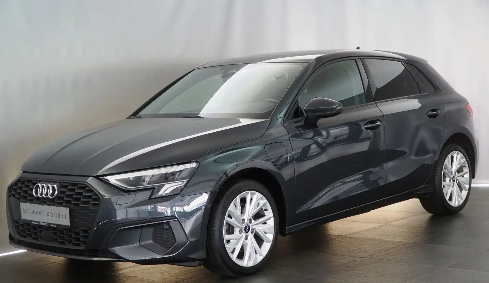 Audi A3 Sportback 40 TFSI e Sport Grau - 1