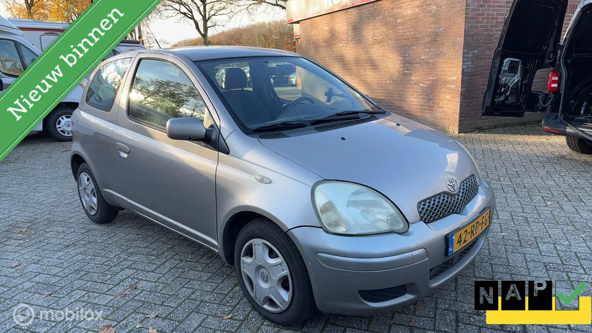 Toyota Yaris 1.3 VVT-i Sol | Airco | Export | Rijd en schakelt Grijs - 1