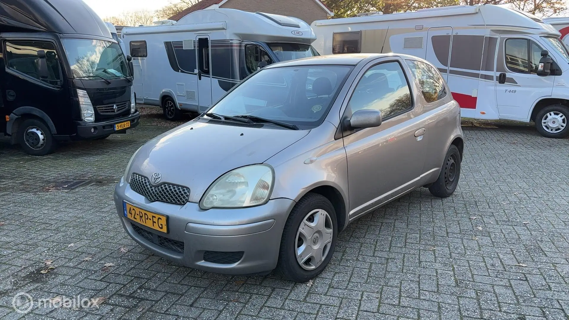 Toyota Yaris 1.3 VVT-i Sol | Airco | Export | Rijd en schakelt Grijs - 2