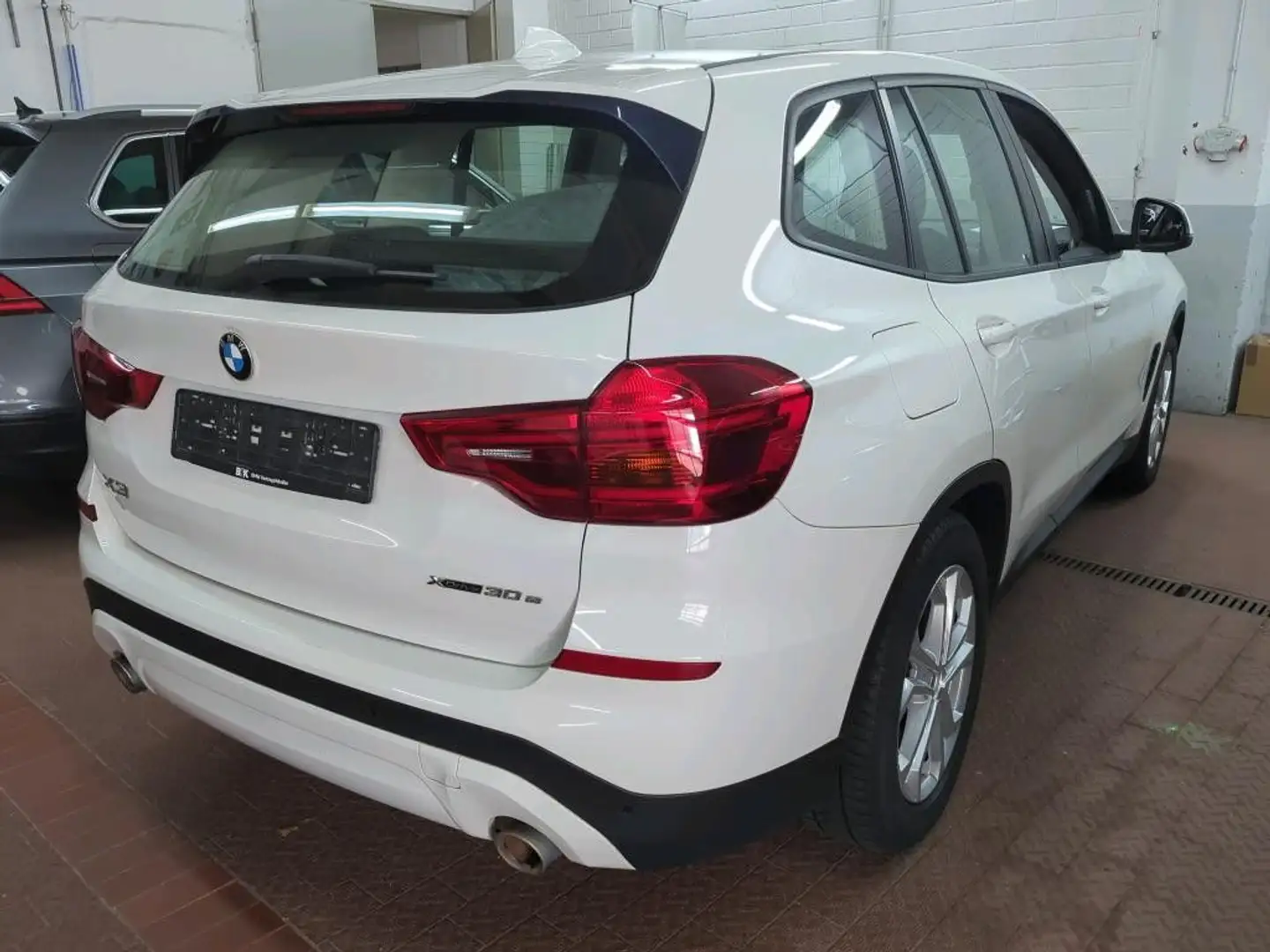 BMW X3 xDr 30 e Advantage LED Navi 19" CockpPlus DAB Blanc - 2