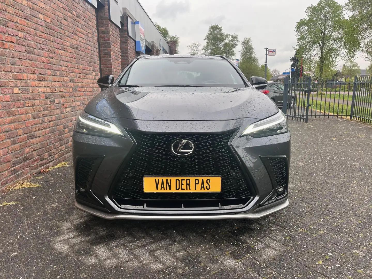 Lexus NX 450h+ AWD F Sport Line |Head Up | 360 Camera | Matrix Gris - 2